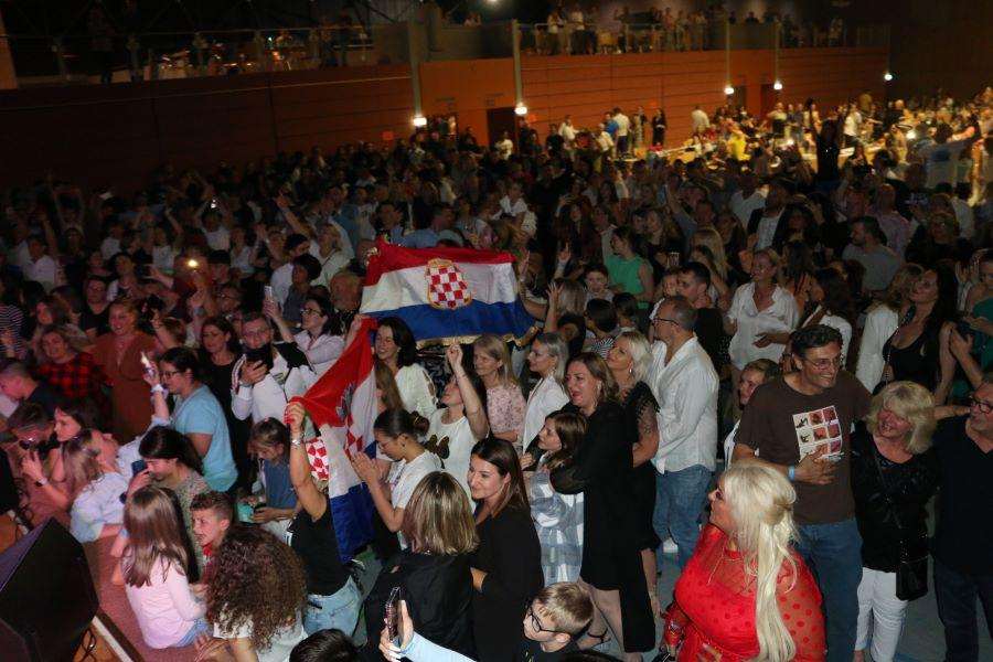 (VIDEO i FOTO) CROATIKA KONCERT 2022.: Na koncert kojeg je organizirala Croatia Karlsruhe došlo više od 1.000 ljudi iz Karlsruhea, Stuttgarta, Frankfurta, Slavonije... (VIDEO i FOTO) CROATIKA KONCERT 2022.: Na koncert kojeg je organizirala Croatia Karlsruhe došlo više od 1.000 ljudi iz Karlsruhea, Stuttgarta, Frankfurta, Slavonije...
