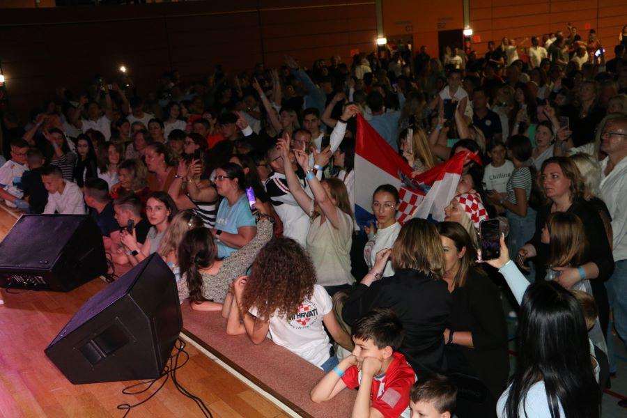 (VIDEO i FOTO) CROATIKA KONCERT 2022.: Na koncert kojeg je organizirala Croatia Karlsruhe došlo više od 1.000 ljudi iz Karlsruhea, Stuttgarta, Frankfurta, Slavonije... (VIDEO i FOTO) CROATIKA KONCERT 2022.: Na koncert kojeg je organizirala Croatia Karlsruhe došlo više od 1.000 ljudi iz Karlsruhea, Stuttgarta, Frankfurta, Slavonije...