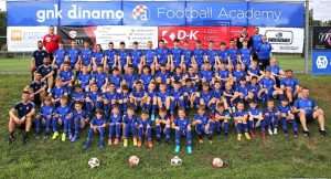 (FOTOGALERIJA) KAMP GNK DINAMO U STUTTGARTU: Više od 60 mladih nogometaša i nogometašica trenira pod paskom Dinamovih trenera