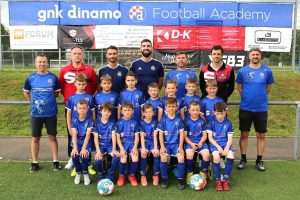 (FOTOGALERIJA) KAMP GNK DINAMO U STUTTGARTU: Više od 60 mladih nogometaša i nogometašica trenira pod paskom Dinamovih trenera