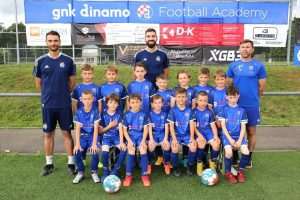 (FOTOGALERIJA) KAMP GNK DINAMO U STUTTGARTU: Više od 60 mladih nogometaša i nogometašica trenira pod paskom Dinamovih trenera