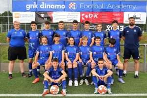 (FOTOGALERIJA) KAMP GNK DINAMO U STUTTGARTU: Više od 60 mladih nogometaša i nogometašica trenira pod paskom Dinamovih trenera
