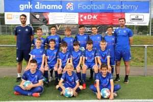 (FOTOGALERIJA) KAMP GNK DINAMO U STUTTGARTU: Više od 60 mladih nogometaša i nogometašica trenira pod paskom Dinamovih trenera