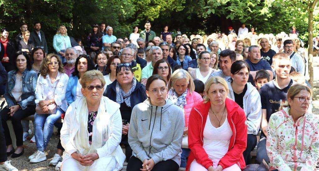 (FOTO) KOTORSKI BISKUP MONS. IVAN ŠTIRONJA S HRVATIMA U MARIENTHALU: Gospu hrvatski narod časti u svim krajevima svoje domovine (FOTO) KOTORSKI BISKUP MONS. IVAN ŠTIRONJA S HRVATIMA U MARIENTHALU: Gospu hrvatski narod časti u svim krajevima svoje domovine