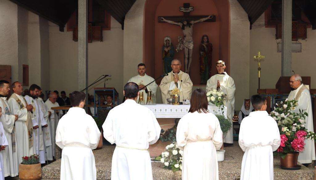 (FOTO) KOTORSKI BISKUP MONS. IVAN ŠTIRONJA S HRVATIMA U MARIENTHALU: Gospu hrvatski narod časti u svim krajevima svoje domovine (FOTO) KOTORSKI BISKUP MONS. IVAN ŠTIRONJA S HRVATIMA U MARIENTHALU: Gospu hrvatski narod časti u svim krajevima svoje domovine