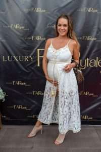 BEZVREMENSKA LJEPOTA NEKADAŠNJE HRT-ove VODITELJICE NE JENJAVA: Ivana Šundov vodila prvi LUXURY FAIRYTALE