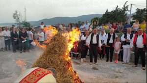 "SVITNJACI" ZA UOČNICU SV. IVANU KRSTITELJU: Umirovljeni vrhbosanski nadbiskup i kardinala Vinko Puljić predvodio sv. misu i procesiju u Podhumu kod Livna "SVITNJACI" ZA UOČNICU SV. IVANU KRSTITELJU: Umirovljeni vrhbosanski nadbiskup i kardinala Vinko Puljić predvodio sv. misu i procesiju u Podhumu kod Livna