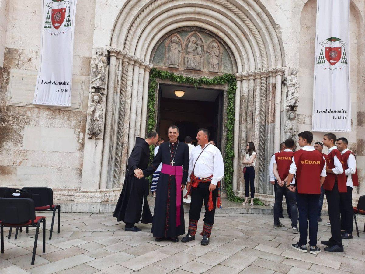 (FOTO i VIDEO ) VELIKI DOGAĐAJ: Prvo biskupsko ređenje u Zadru nakon 32 godine