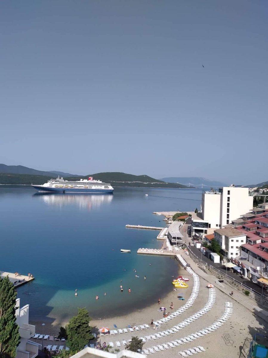 NEUM: Ispod Pelješkog mosta u vode BiH uplovio 51 metar visoki kruzer Bolette