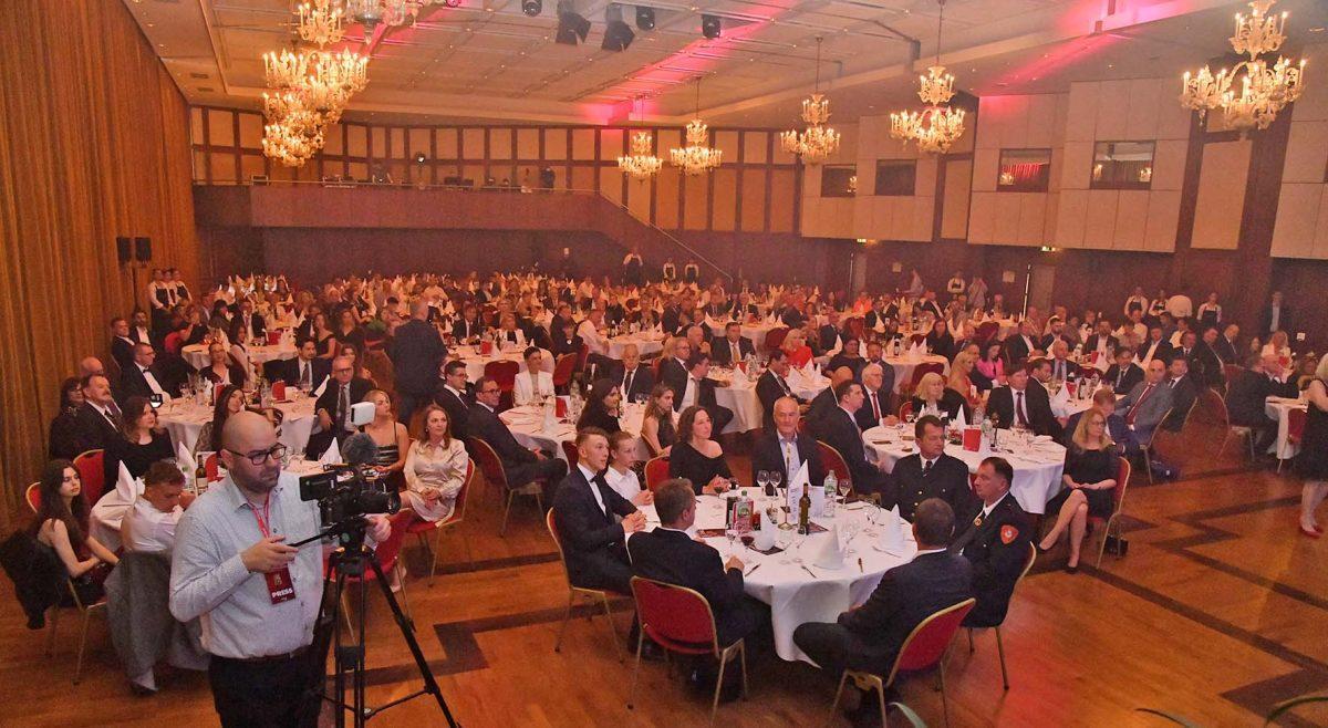 HOLLYWOODSKI ŠARM U SRCU BAD HOMBURGA: Već gotovo dva desetljeća spektakularna dodjela "Večernjakove domovnice" održava se u prestižnom Kurhausu