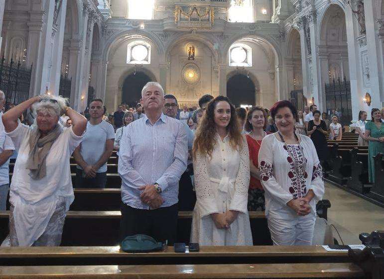 (FOTO i VIDEO) ZBOR HRT-a U MÜNCHENU: Veliki broj Hrvata na nedjeljnom koncertu u crkvi sv. Michaela - večeras novi koncert u Herkulessaal der Residenz u Münchenu (FOTO i VIDEO) ZBOR HRT-a U MÜNCHENU: Veliki broj Hrvata na nedjeljnom koncertu u crkvi sv. Michaela - večeras novi koncert u Herkulessaal der Residenz u Münchenu