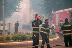 PAKAO U DALMACIJI: Više od 300 vatrogasaca gasi požar, Plenković u obilasku, situacija nikad gora, izgorjelo 20- ak kuća i nekoliko vozila, nema stradalih PAKAO U DALMACIJI: Više od 300 vatrogasaca gasi požar, Plenković u obilasku, situacija nikad gora, izgorjelo 20- ak kuća i nekoliko vozila, nema stradalih
