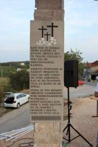 SPOMEN OBILJEŽJE ŽRTVAMA UDBE: U Donjim Hamzićima podignut spomenik u čast mučki ubijene obitelji Ševo