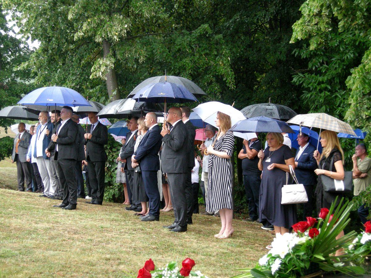 OBLJETNICA POGIBIJE SNIMATELJA HTV-a: 'Lederer, ubijen 1991. na novinarskom zadatku mnogima bio uzor i snaga' OBLJETNICA POGIBIJE SNIMATELJA HTV-a: 'Lederer, ubijen 1991. na novinarskom zadatku mnogima bio uzor i snaga'