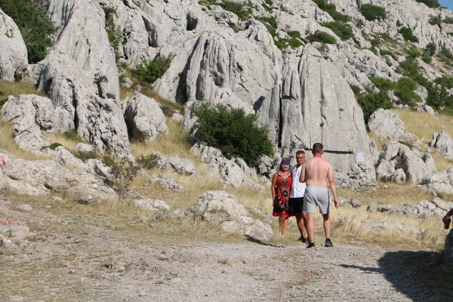 PUTOVIMA WINNETOUA: Na Velebitu podno Tulovih greda Mićo Šarlija čuva uspomene na indijskog poglavicu, Pierre Bricea, Lexa Barkera ...