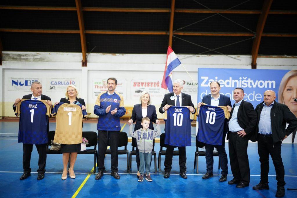 BORJANA KRIŠTO U TRAVNIKU I NOVOM TRAVNIKU: Naša zadaća je osigurati više razloga kako bi mladi ostajali ovdje i gradili svoju budućnost BORJANA KRIŠTO U TRAVNIKU I NOVOM TRAVNIKU: Naša zadaća je osigurati više razloga kako bi mladi ostajali ovdje i gradili svoju budućnost