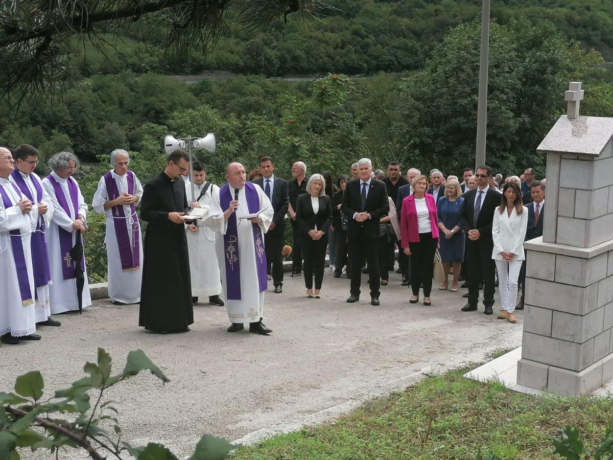 GRABOVICA: Odana počast nevinim hrvatskim civilnim žrtvama masakra