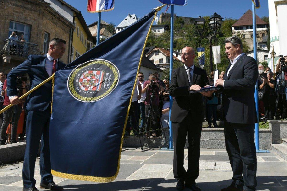 PREDSJEDNIK MILANOVIĆ NA OBILJEŽAVANJU 27. OBLJETNICE OSLOBAĐANJA JAJCA: Hrvatske snage HV-a i HVO-a oslobodile kraljevski grad Jajce milanovic hvo jajce