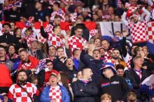 FOTO GALERIJA: Bečki stadion u hrvatskim bojama i navijačkim zastavama iz domovine i iseljeništva