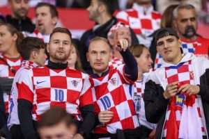 FOTO GALERIJA: Bečki stadion u hrvatskim bojama i navijačkim zastavama iz domovine i iseljeništva