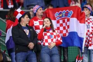 FOTO GALERIJA: Bečki stadion u hrvatskim bojama i navijačkim zastavama iz domovine i iseljeništva