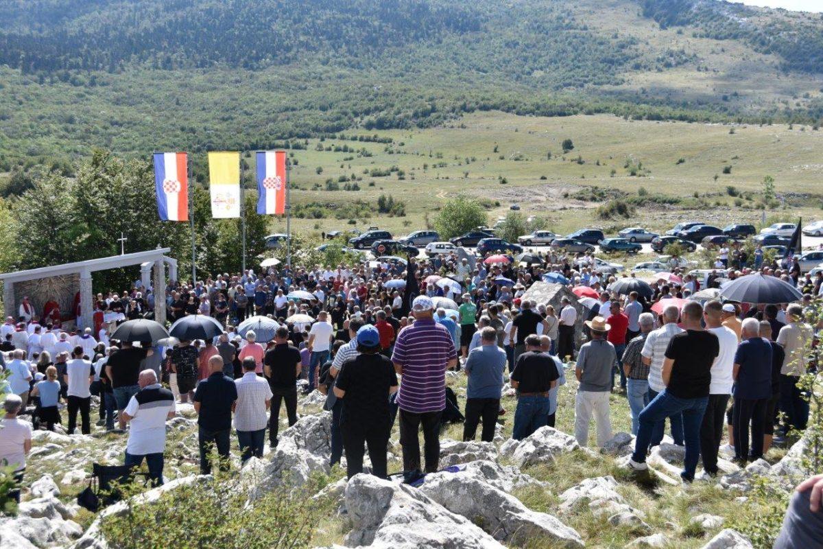 MJESTO KOJE JE ODNIJELO MNOŠTVO NEVINIH ŽIVOTA: Zbog velikog zanimanja javnosti ekskluzivno donosimo propovijed predvodnika misnog obreda gvardijana Samostana i Svetišta Gospe Sinjske fra Marinka Vukman