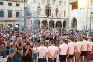 DUBROVNIK: Zlatnim vaterpolistima priređen doček ispred crkve Sv. Vlaha