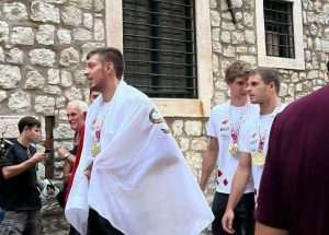 DUBROVNIK: Zlatnim vaterpolistima priređen doček ispred crkve Sv. Vlaha