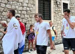 DUBROVNIK: Zlatnim vaterpolistima priređen doček ispred crkve Sv. Vlaha