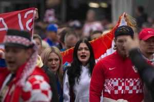 FOTO GALERIJA: Bečki stadion u hrvatskim bojama i navijačkim zastavama iz domovine i iseljeništva