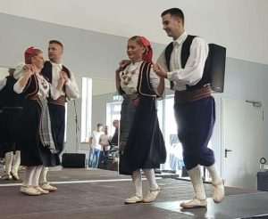 ČUVARI NARODNIH OBIČAJA: HKUD Ruža - Filderstadt hrvatskom glazbom očaralo posjetitelje Herbstfesta