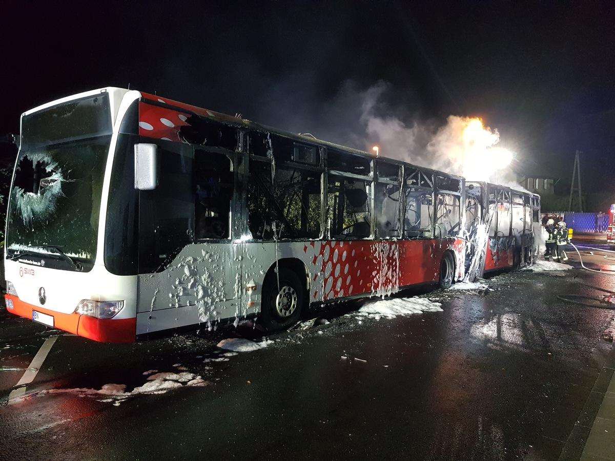DRAMATIČNI PRIZORI: Požar progutao autobus u Bonnu