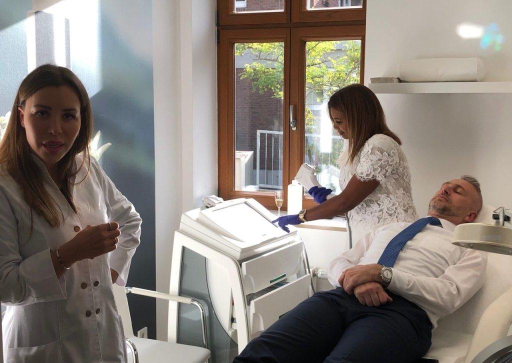 HANAU: Diplomatskom prijemu i proslavi 25. obljetnice Klinike za dermatologiju i alergiju u Hanauu odazvao se i Stjepan Mesić
