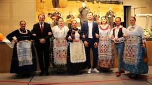 (FOTO) SLAVONSKA VEČER 2022.: Više od 1.000 gostiju u Gerlingenu uživalo u kulturno-zabavnom programu u kojem je zvijezda večeri bila jedna od najpopularnijih pjevačica kontinentalne Hrvatske