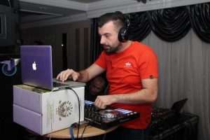 (FOTO i VIDEO) CRVENA JABUKA U DORTMUNDU: Publika u glas pjevala sve hitove popularnog benda