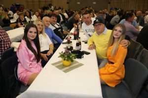 (FOTO) POSAVSKA VEČER U STUTTGARTU: Ponos zbog mladih ljudi koji su u Njemačkoj rođeni ali su željni pjesme i plesa iz svoje domovine