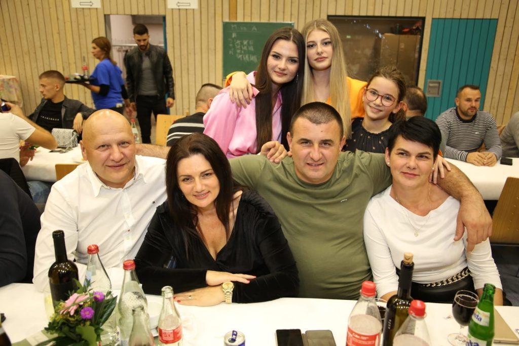 (FOTO) POSAVSKA VEČER U STUTTGARTU: Ponos zbog mladih ljudi koji su u Njemačkoj rođeni ali su željni pjesme i plesa iz svoje domovine