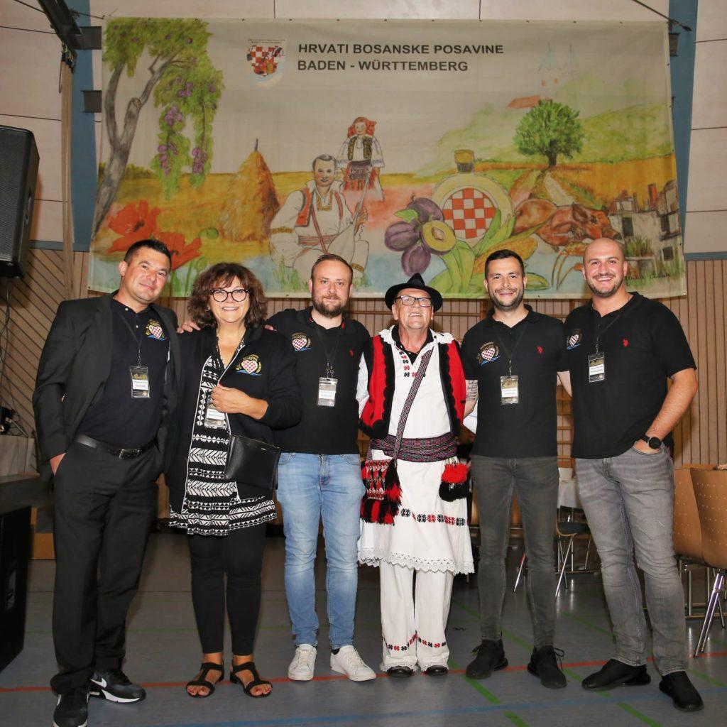 (FOTO) POSAVSKA VEČER U STUTTGARTU: Ponos zbog mladih ljudi koji su u Njemačkoj rođeni ali su željni pjesme i plesa iz svoje domovine