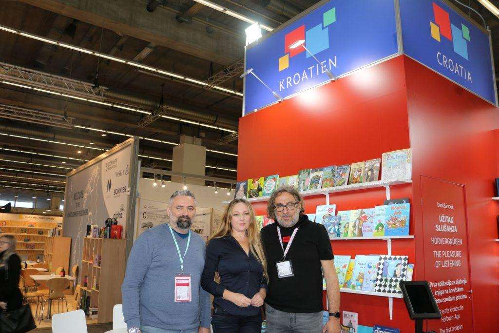 (FOTO) ZAVRŠEN 74.SAJAM KNJIGA U FRANKFURTU: Hrvatski štand je bio skroman ali jako posjećen sajam knjiga u frankfurtu
