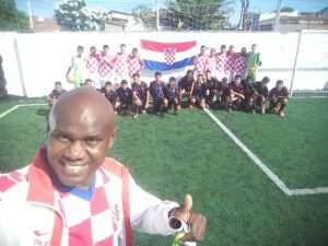 DAROVI BRAZILCIMA KOJI SU ZALJUBLJENI U HRVATSKU: Veleposlanik Hrvatske u Brazilu Ranko Vilović darovao brazliski klub hrvatskog imena hrvatskim dresovima i ostalim sportskim rekvizitima