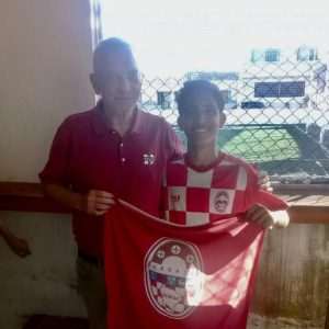 DAROVI BRAZILCIMA KOJI SU ZALJUBLJENI U HRVATSKU: Veleposlanik Hrvatske u Brazilu Ranko Vilović darovao brazliski klub hrvatskog imena hrvatskim dresovima i ostalim sportskim rekvizitima