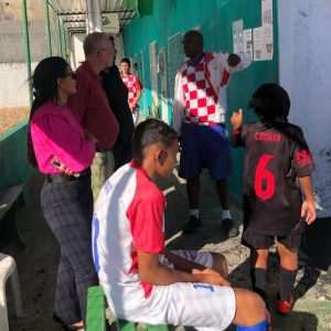 DAROVI BRAZILCIMA KOJI SU ZALJUBLJENI U HRVATSKU: Veleposlanik Hrvatske u Brazilu Ranko Vilović darovao brazliski klub hrvatskog imena hrvatskim dresovima i ostalim sportskim rekvizitima