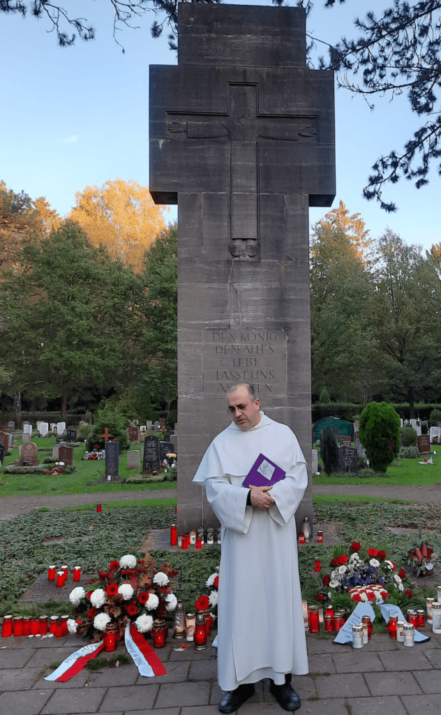 U HAMBURGU MOLILI ZA STRADALE U DOMOVINSKOM RATU: Održano tradicionalno okupljanje Hrvatica i Hrvata ispred križa park-groblja Ohlsdorf