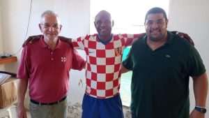 DAROVI BRAZILCIMA KOJI SU ZALJUBLJENI U HRVATSKU: Veleposlanik Hrvatske u Brazilu Ranko Vilović darovao brazliski klub hrvatskog imena hrvatskim dresovima i ostalim sportskim rekvizitima