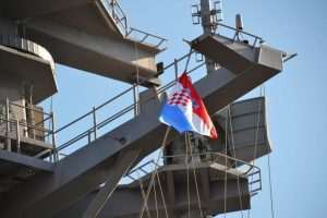 hrvatska zastava americki brod nosac aviona