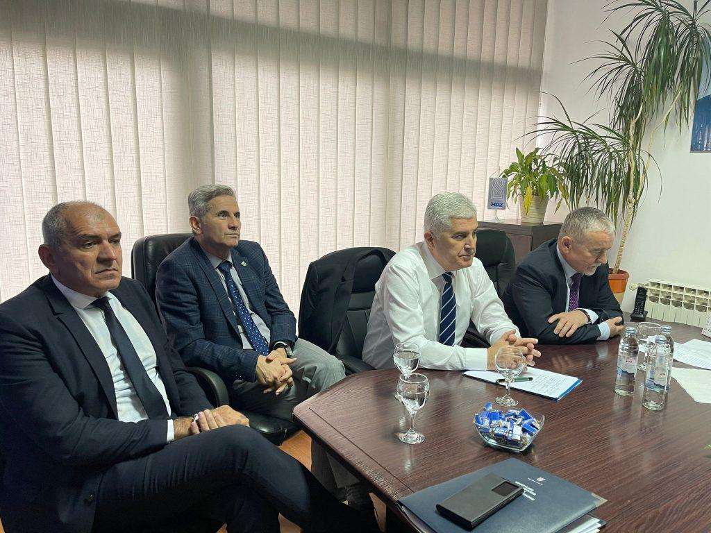 ČOVIĆ U ŽEPČU: Potrebno žurno formiranje vlasti na svim razinama u BiH ČOVIĆ U ŽEPČU: Potrebno žurno formiranje vlasti na svim razinama u BiH
