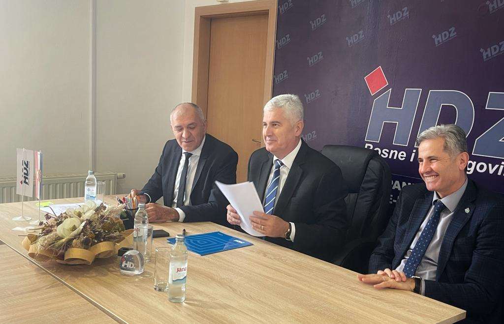 ČOVIĆ U ŽEPČU: Potrebno žurno formiranje vlasti na svim razinama u BiH ČOVIĆ U ŽEPČU: Potrebno žurno formiranje vlasti na svim razinama u BiH