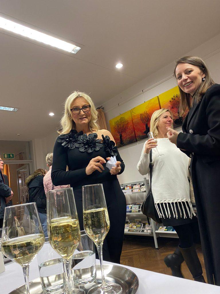 DÜSSELDORF: Otvorena izložba “Između neba i zemlje” umjetnice Dragice Batiste Bućo