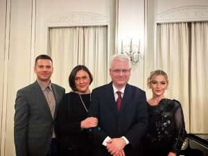 PRAŠKO DRUŠTVO ZA MEĐUNARODNU SURADNJU: Ivo Josipović dobio prestižnu nagradu u Leipzigu PRAŠKO DRUŠTVO ZA MEĐUNARODNU SURADNJU: Ivo Josipović dobio prestižnu nagradu u Leipzigu