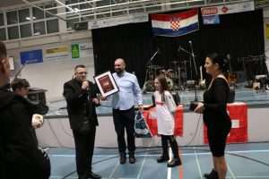 (FOTO) PRVA ADVENTSKA VEČER HRVATA U ŠVICARSKOJ: Publika se zabavljala uz Željka Bebeka, Slavonske lole i Marija Hrnjkaša (FOTO) PRVA ADVENTSKA VEČER HRVATA U ŠVICARSKOJ: Publika se zabavljala uz Željka Bebeka, Slavonske lole i Marija Hrnjkaša